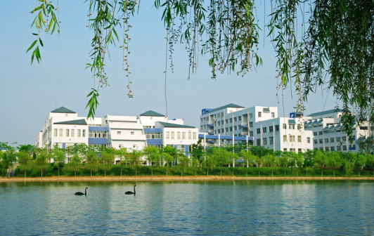 翡翠湖校区