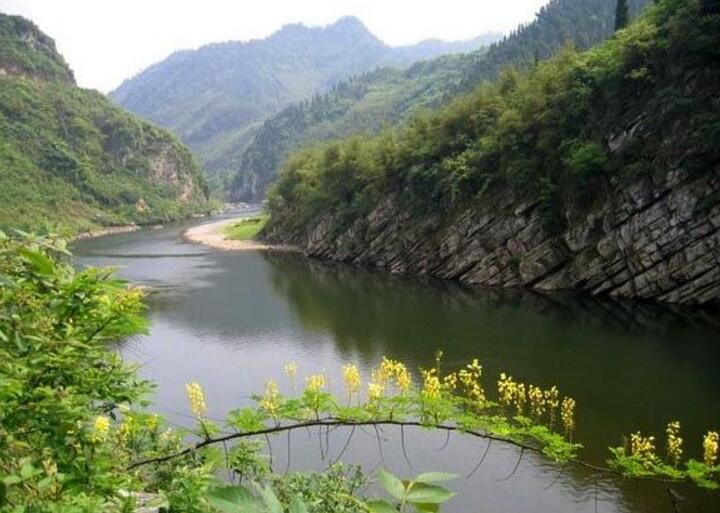  p>御临小三峡位于四川省 a href="#" data-lemmaid="16896">广安 /a>