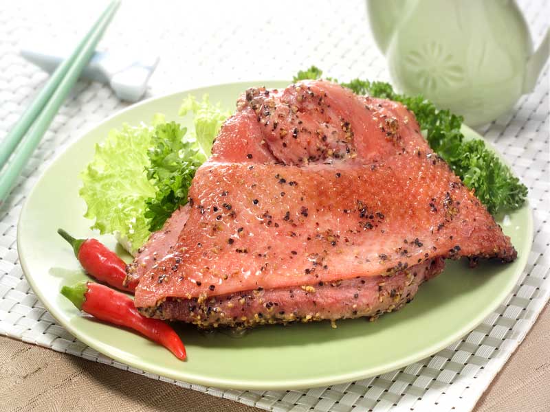  p>鸭肉在法国料理中是华贵的角色,而法式的普罗旺斯鸭排则是采用