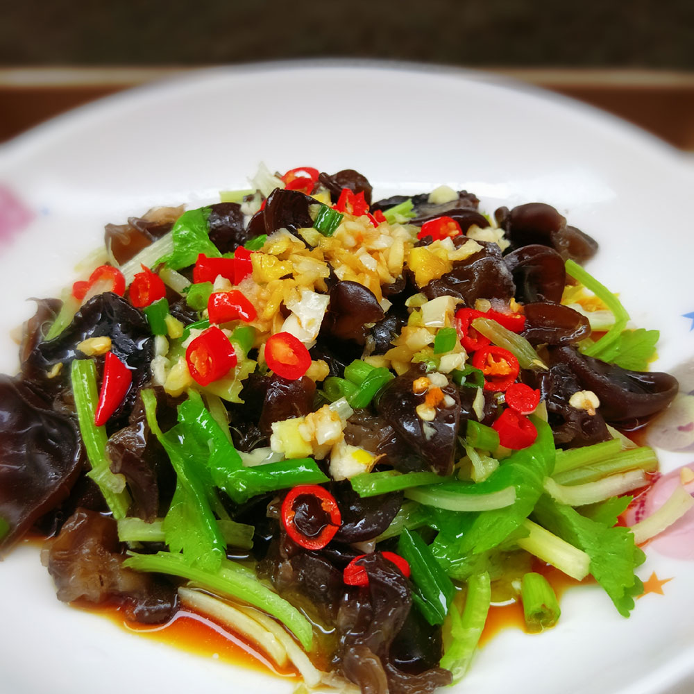 双椒拌木耳