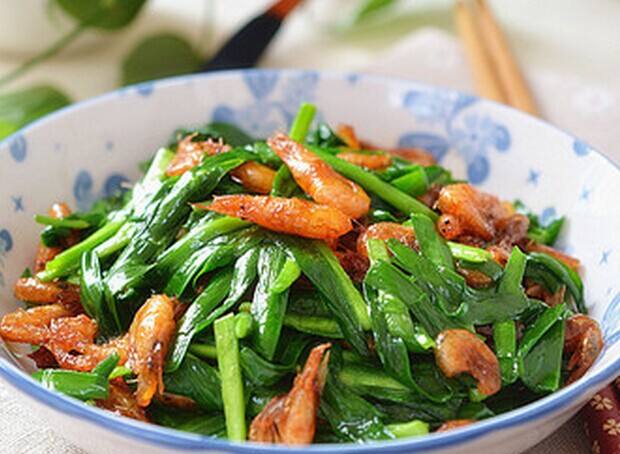  p>韭菜炒大虾是一道由韭菜,大虾,油等做成的美食. /p>