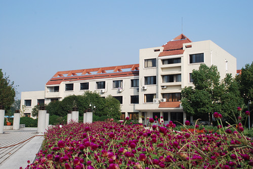  p>永康市第一中学,简称"永康一中",位于浙江省 a href="#">永康市 /a