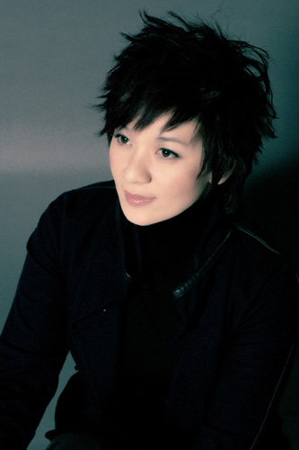  p>柯以敏(mindy quah),1972年3月30日出生于马来西亚槟城,马来西亚