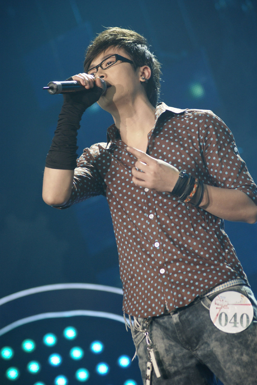 data-lemmaid="10327113">莲花府邸 /a>驻唱歌手,2009年10月" a