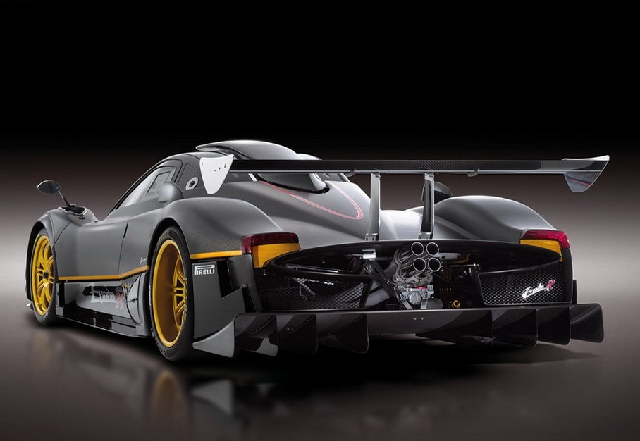  p>帕加尼zonda是一款中置引擎跑车,由意大利超级跑车制造商 a target