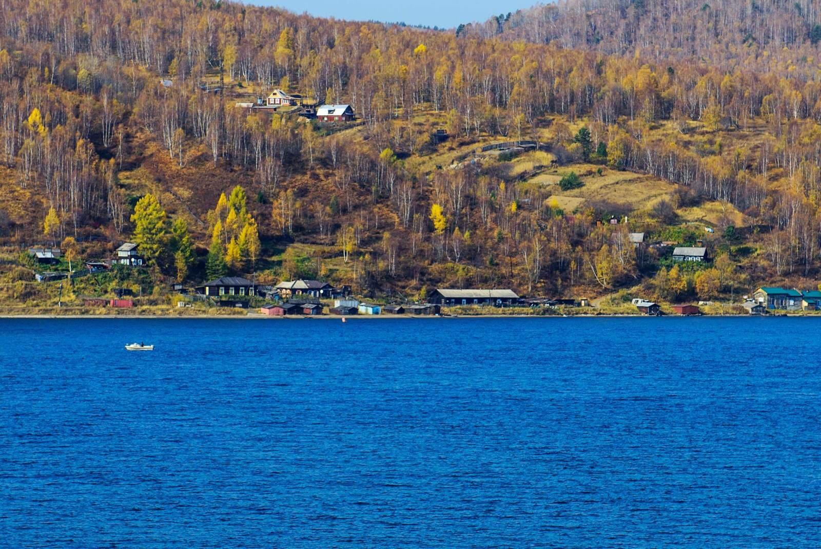 нуур,俄语:Озеро Байкал,英语:lake baikal),位于 a