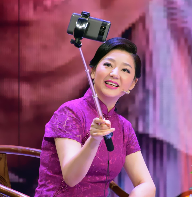  p>黄蕾,女, a target="_blank" href="/item/苏州广播电视总台