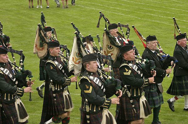  /p> p>著名的高地风笛(苏格兰盖尔语:"phiob mhor)是一种产于苏格兰