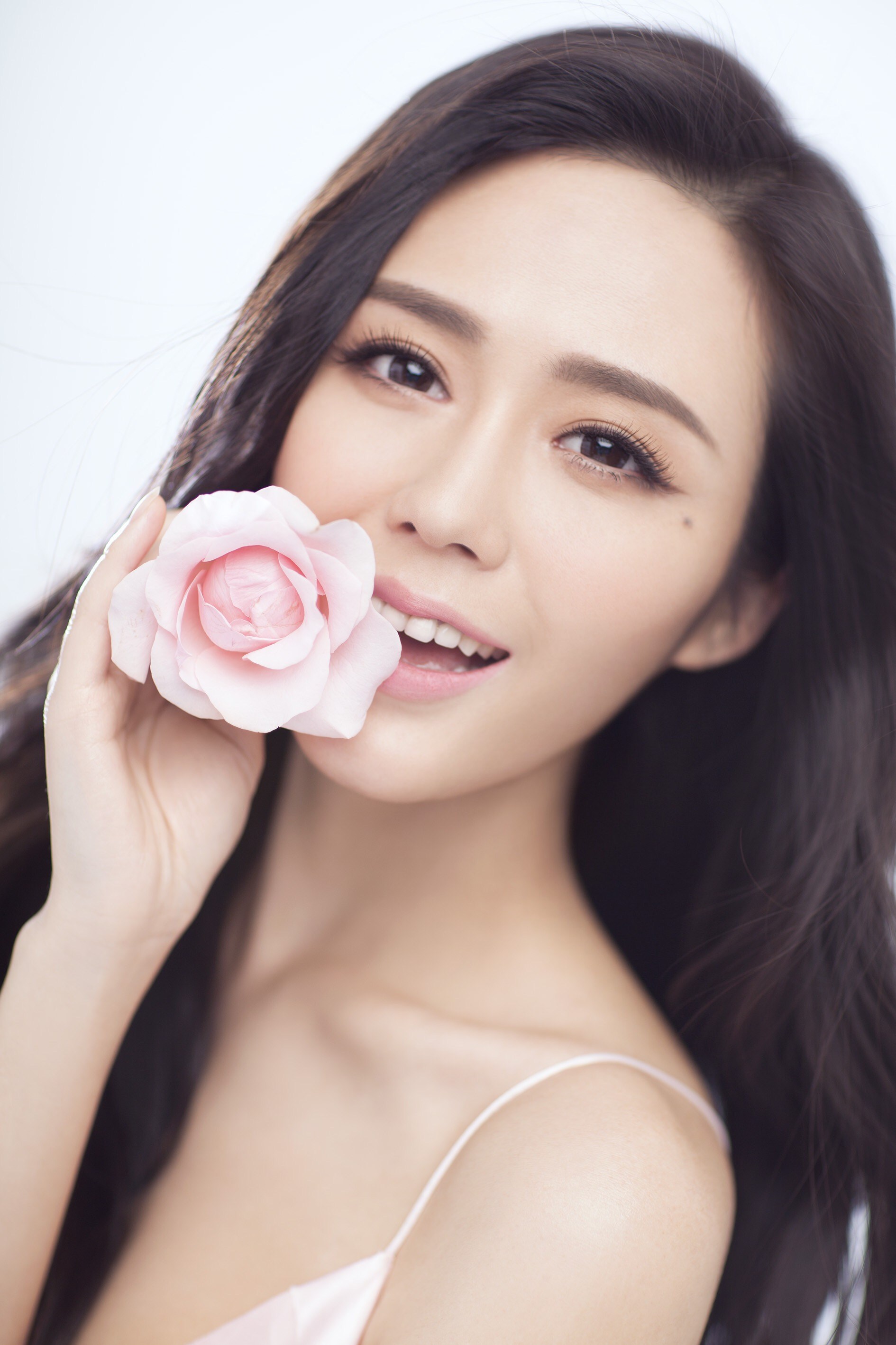  p>汤晶媚,1987年5月24日出生于江西省萍乡市,中国内地女演员,歌手