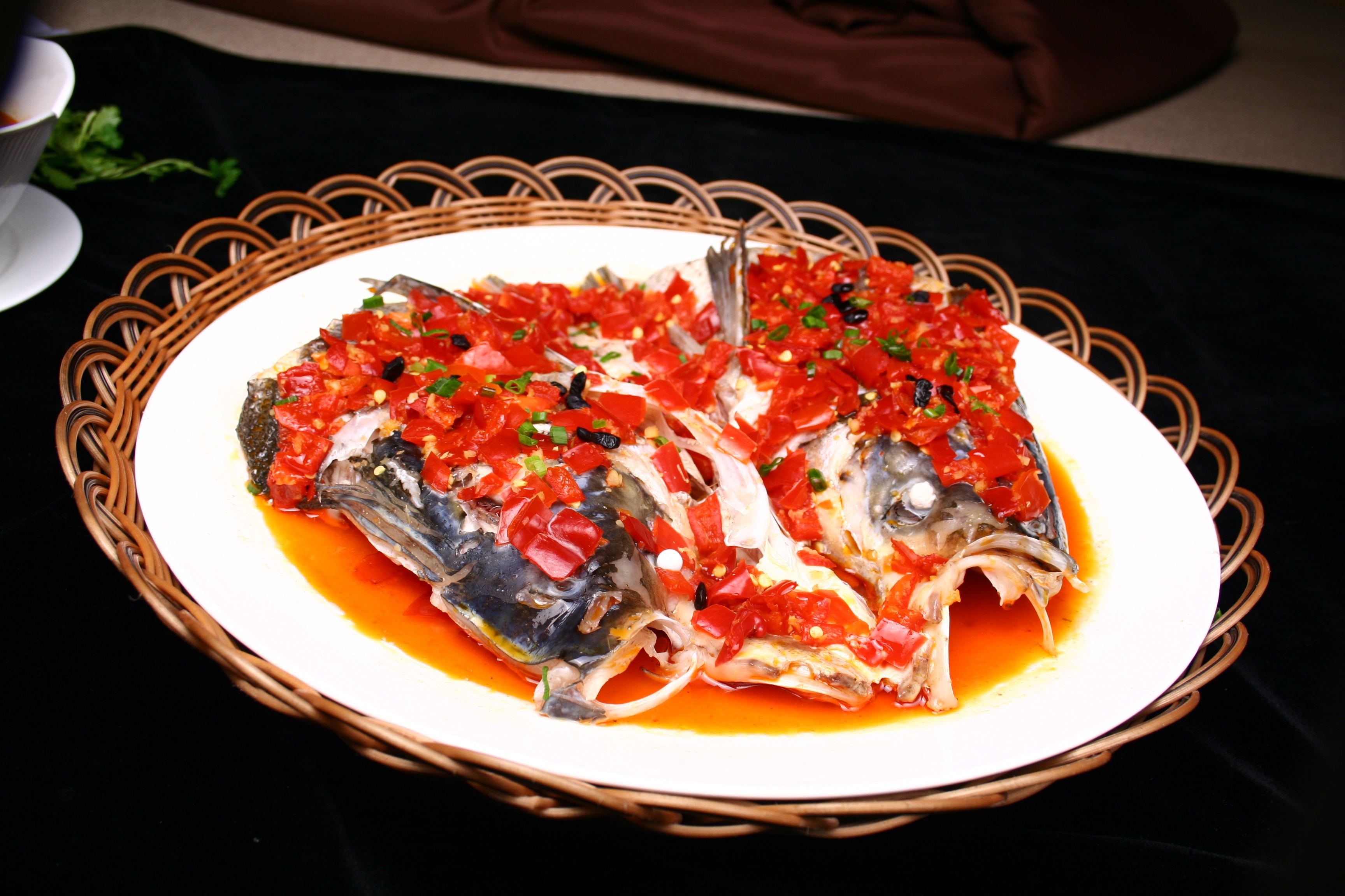 特色湘菜剁椒鱼头