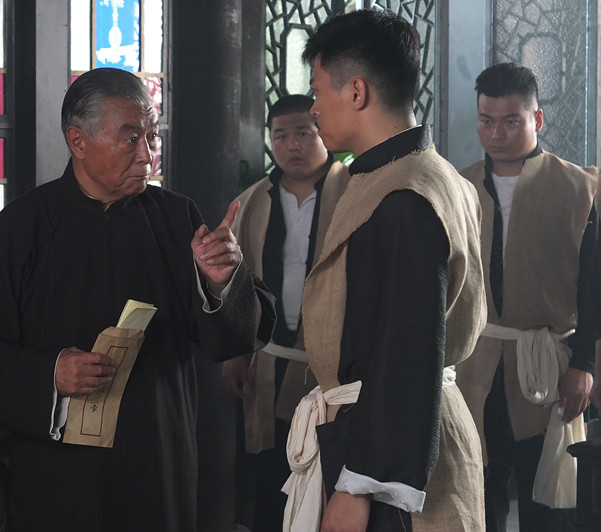  p data-id="gn6xzbd2si">1998年拍摄18集都市情感剧《无意背叛》.