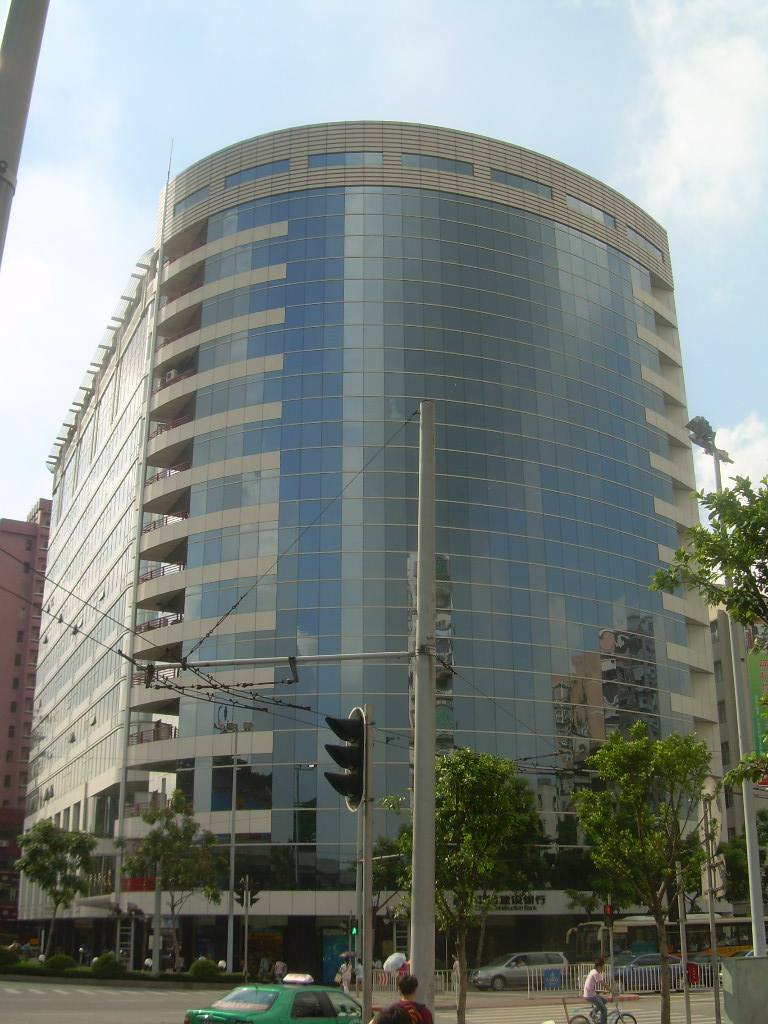  p>北京广州大厦 坐落于繁华的西单商业区内,周围商厦林立.