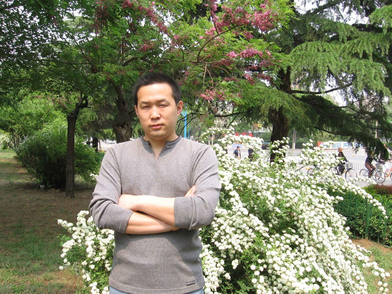 valan">张龙  男  毕业于清华大学美术学院,先后任教于石家庄栾城三中