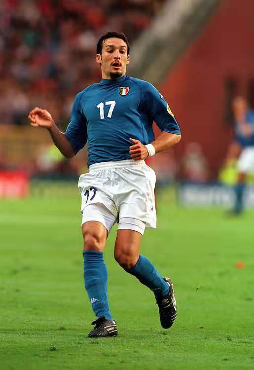  p>詹卢卡·赞布罗塔(gianluca zambrotta),1977年2月19日生于意大利