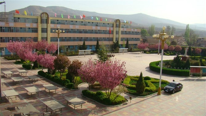  p data-id="gnhe8qnaji">甘谷县第六中学(简称甘谷六中),于1976年3月