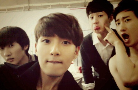  p>金厉旭,于1987年6月21日出生一个音乐世家,韩国王牌天团 a href="