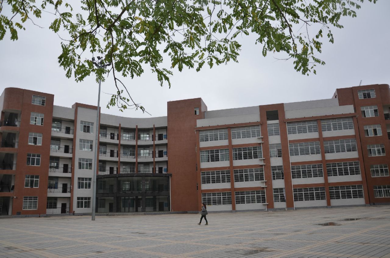 凤凰县高级中学