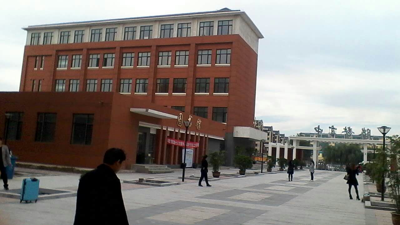 p>海城市腾鳌高级中学是一所历史悠久的全日制普通高中,是一所具有