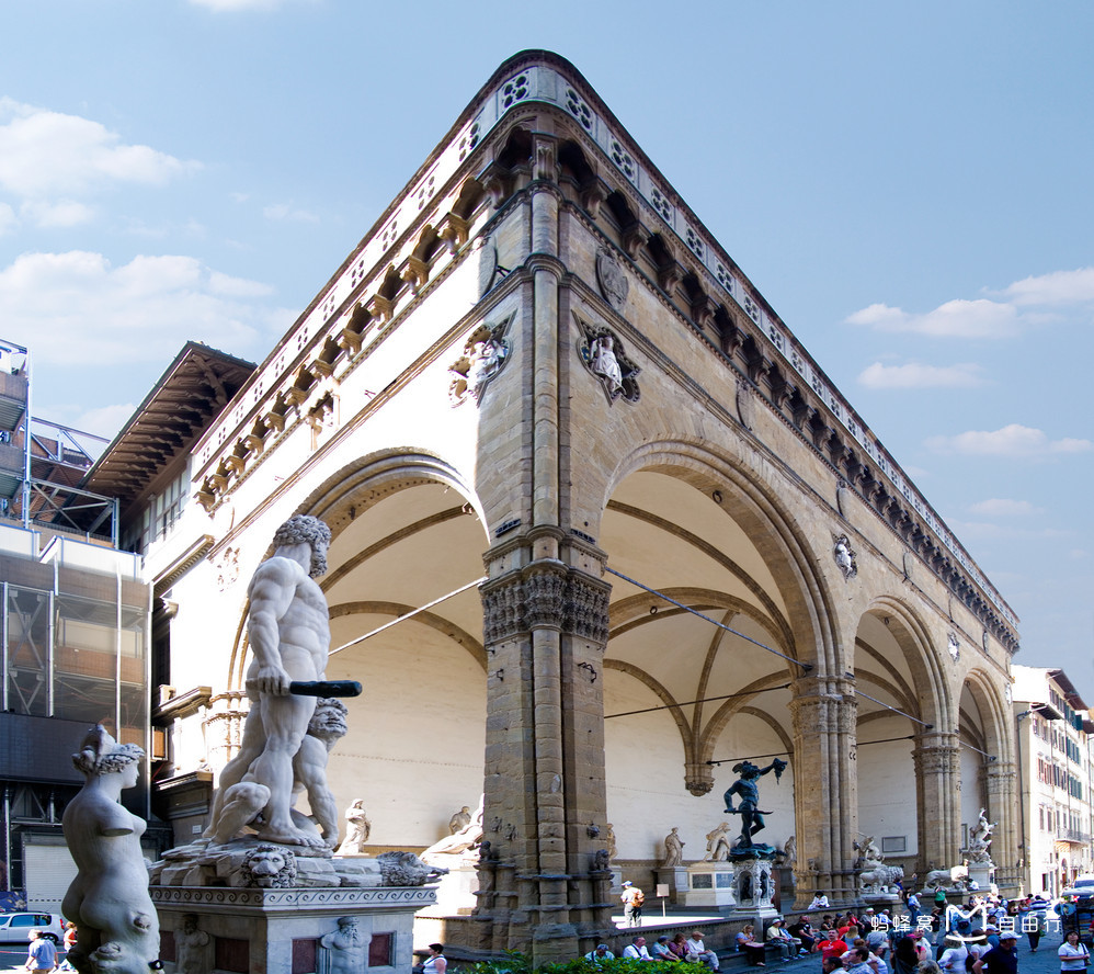 data-lemmaid="10978765">意大利佛罗伦萨 /a>旧宫前的"l"形广场,得名