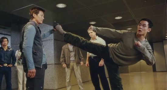  p>《公元2000》是由星霖电影私人有限公司,寰亚电影制作有限公司出品