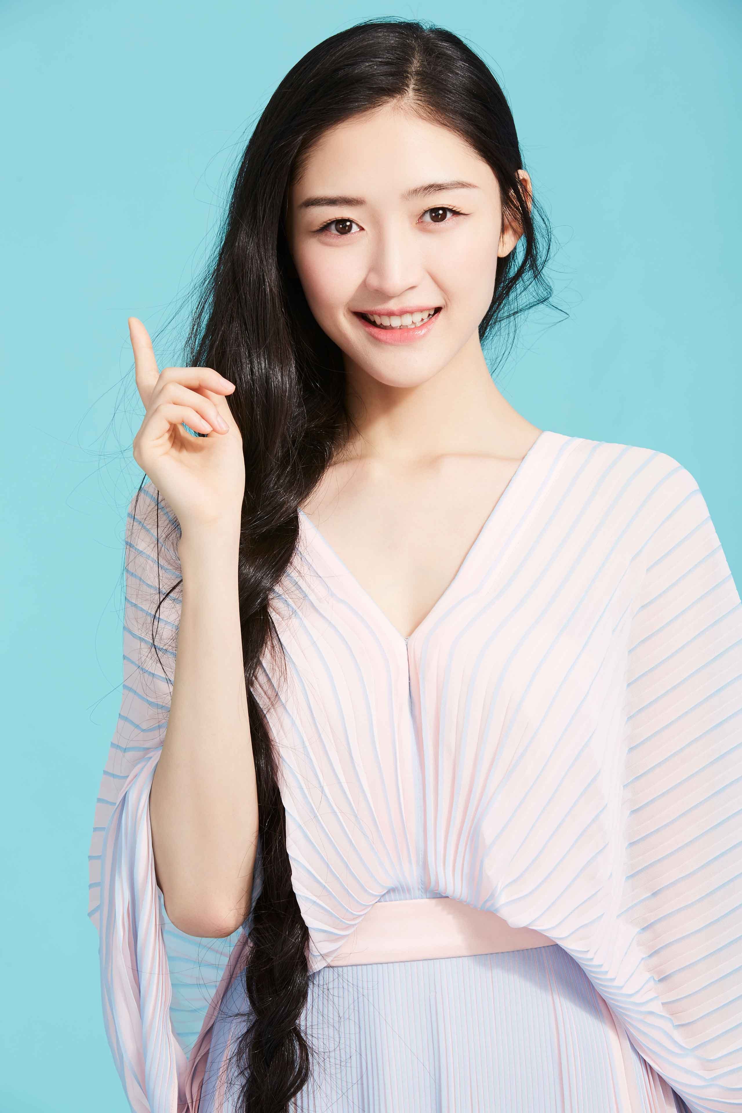 1996年2月9日出生于中国四川省成都市,中国内地影视女演员