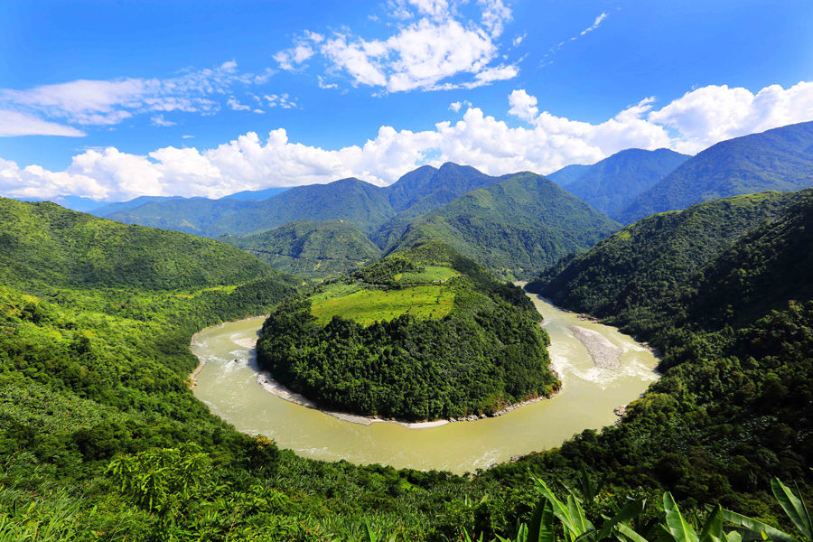江大拐弯(yarlung zangbo river),狭义上指其最大拐弯即扎曲大拐弯( a