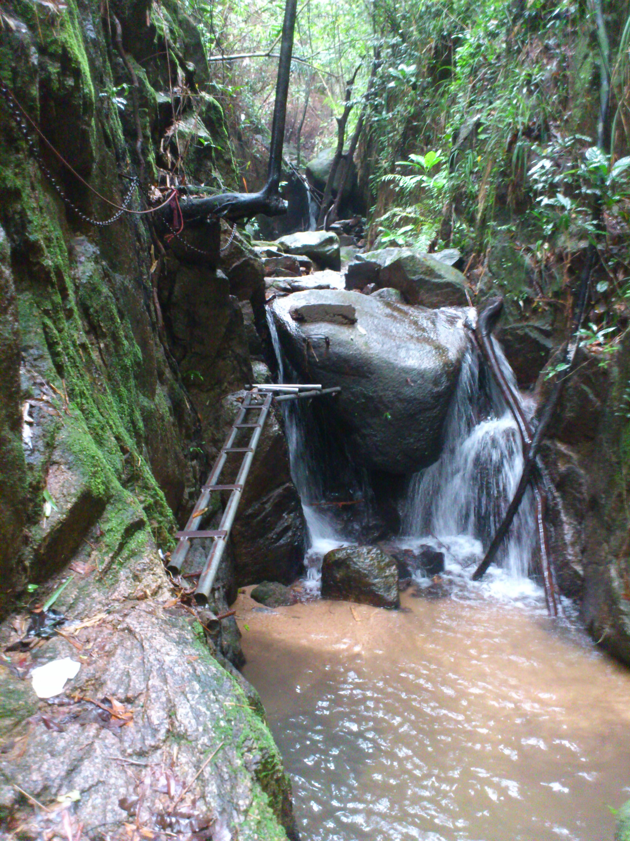  p>龙门县水帘洞风景区位于龙门县南昆山脚下的龙潭镇石莲村,是集休闲