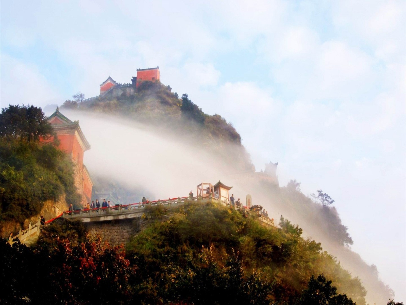  p>武当山,中国道教圣地,又名 a target="_blank" href="/item/太和山