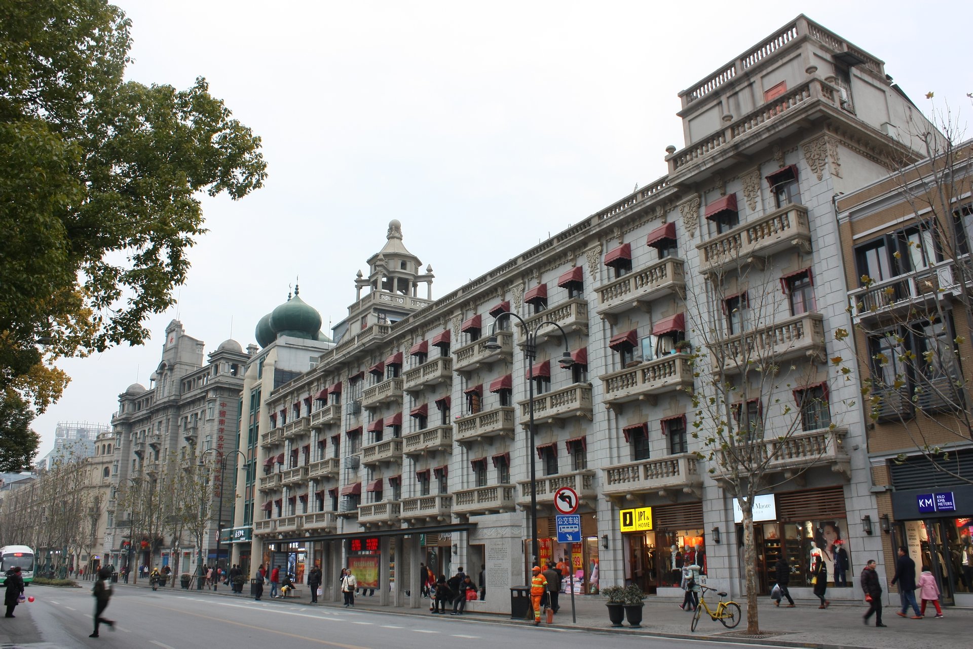 中山大道始建于1906年,是老 a target="_blank" href="/item/汉口