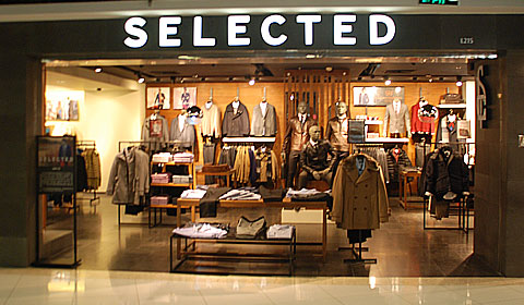  p>思莱德(selected)男装是为年龄20到45岁之间的时尚男士设计的商务