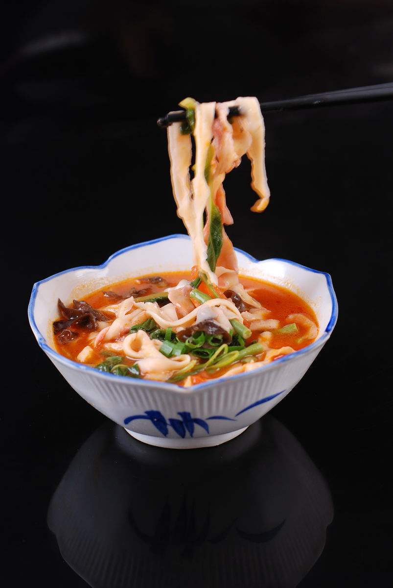  p>刀削面(外文名: b>daoxiao noodles /b>),别称"驸马面",是 a