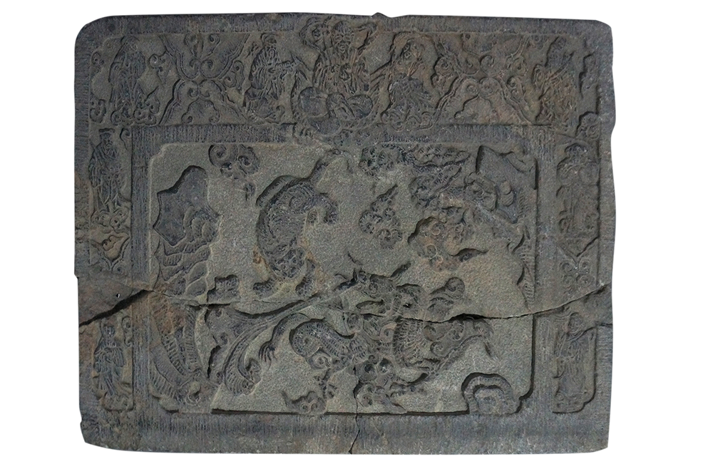 恭奉于上中央的寿星,以鹤,仙桃等为衬托,象征福寿全归,益寿延年;青龙