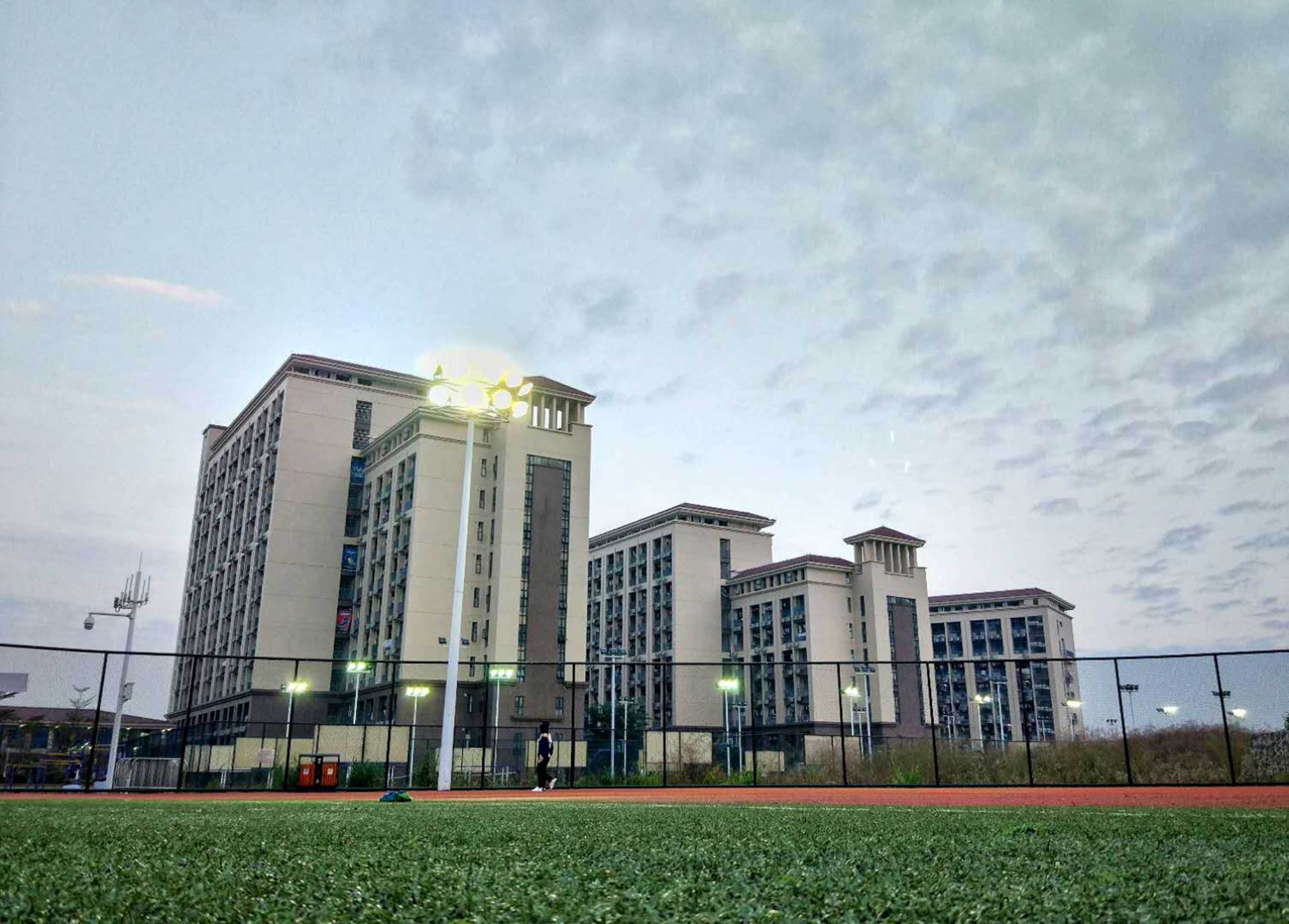  p data-id="gnvgqe77yu">暨南大学南校区位于广州市番禺区 a target=