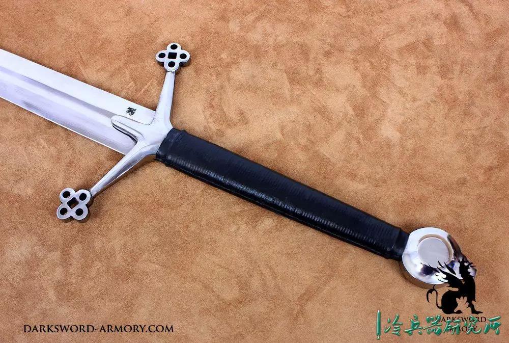 连英军的排枪齐射都无法对抗的冷兵器：苏格兰双手巨剑_百科TA说