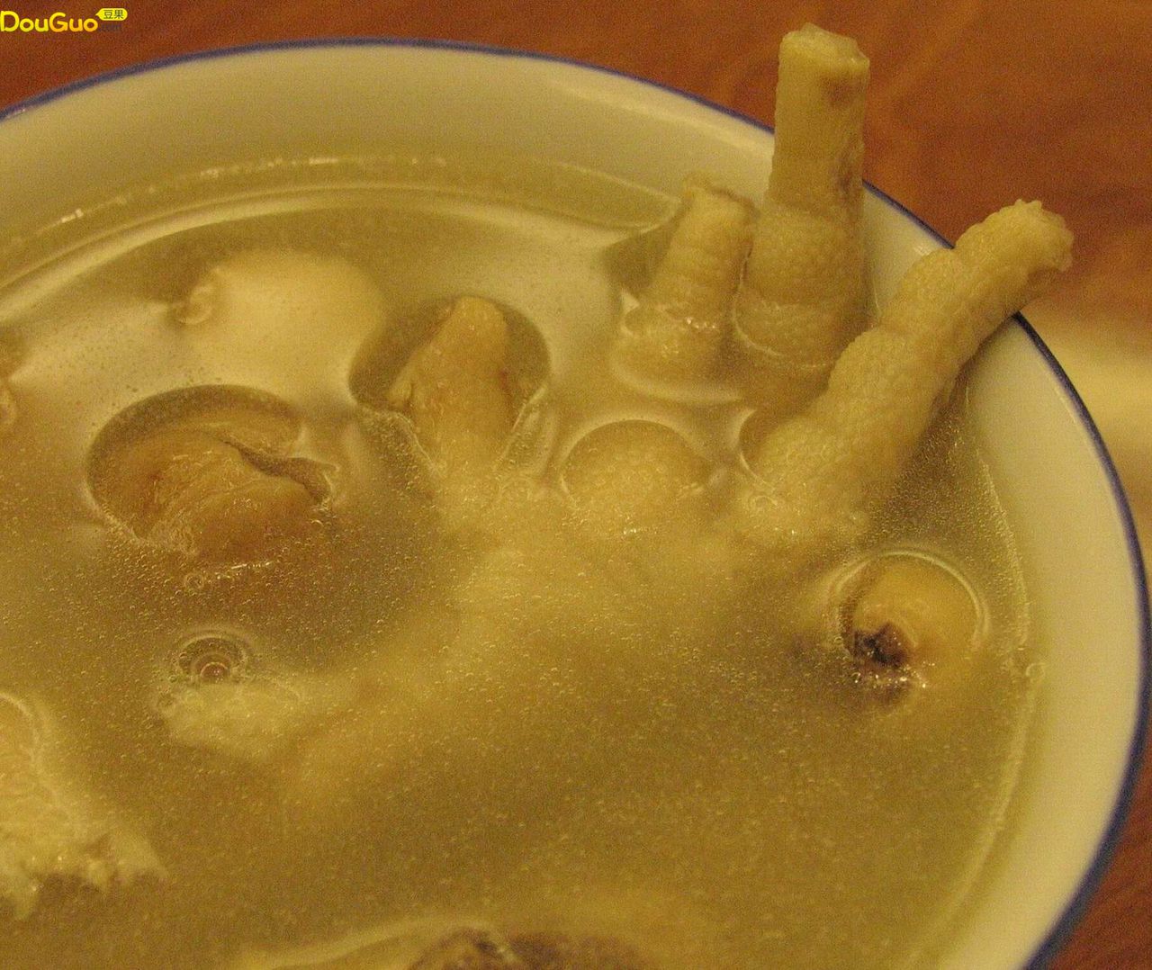 清补凉煲鸡脚汤