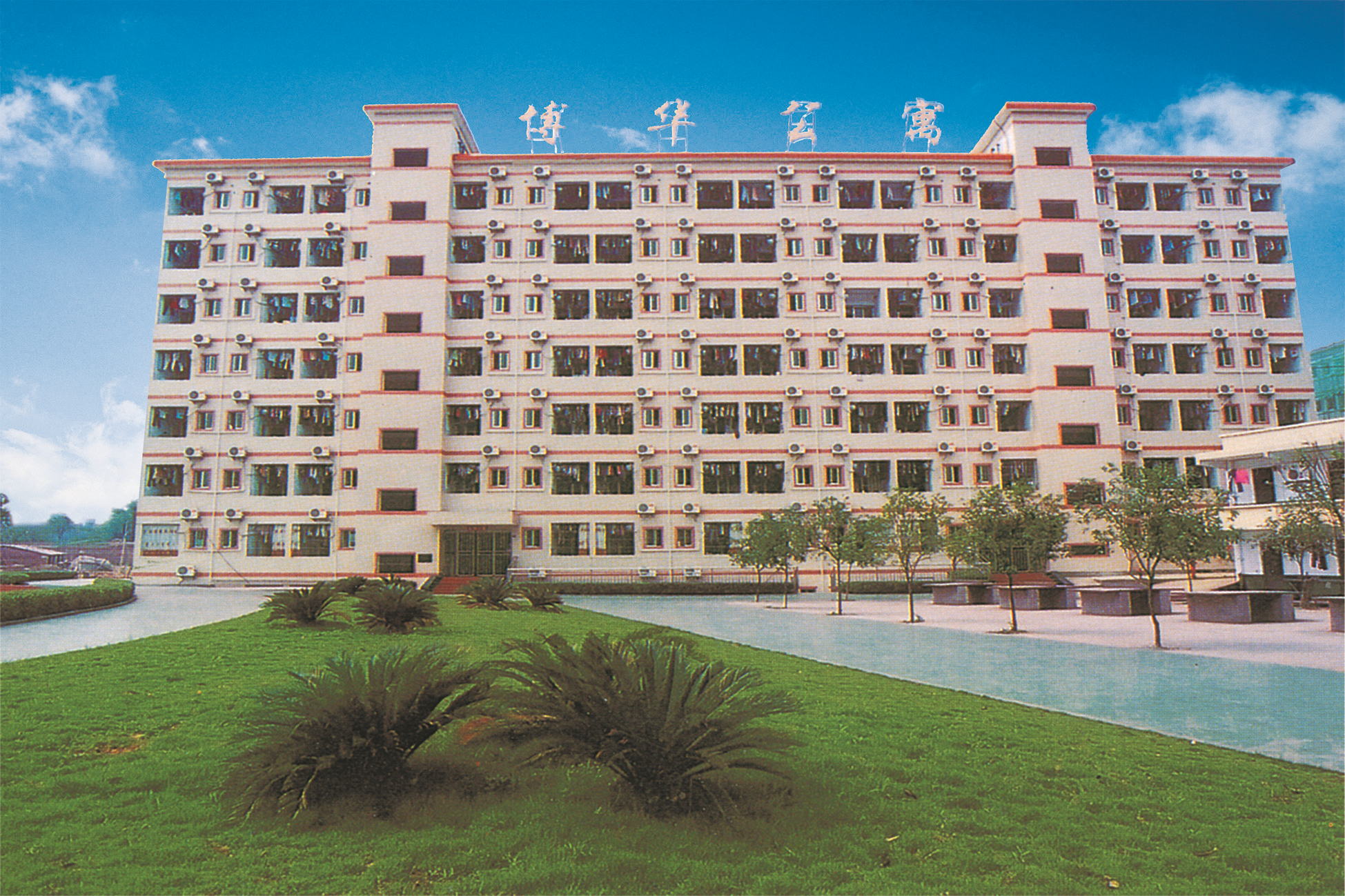 1 high school)简称泸县一中,位于四川省泸县云龙镇云河路777号,是