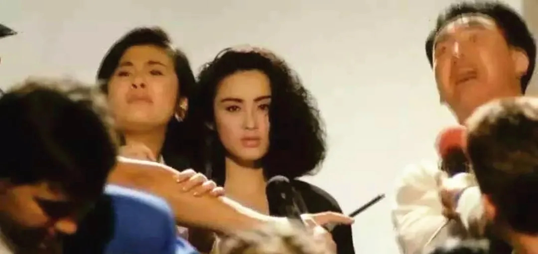 52岁港片女神张敏，一组美艳旧照火了，其实她现在长这样_百科TA说