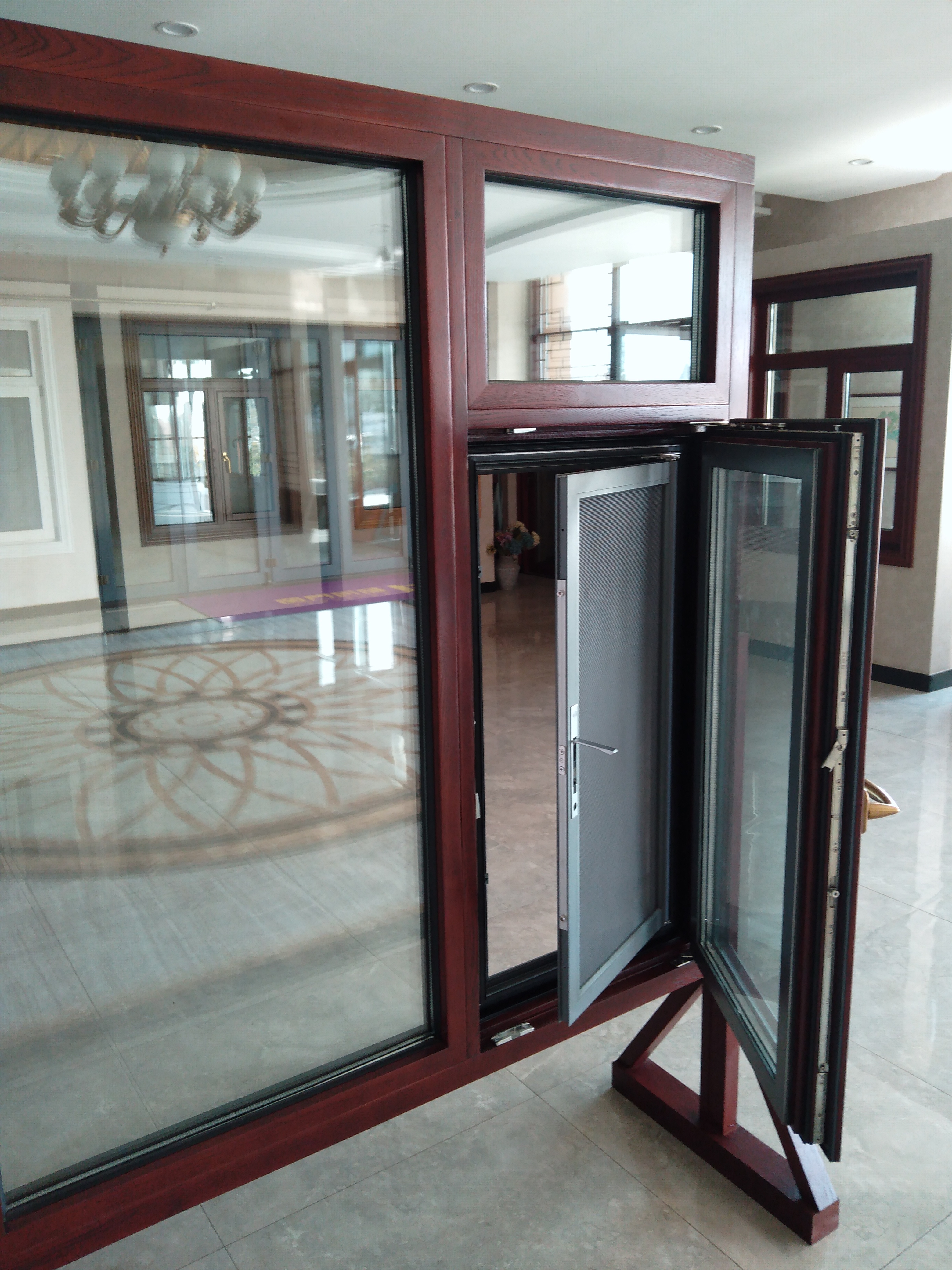  p>铝包木门窗是在保留纯实木门窗特性和功能的前提下,将 a target="