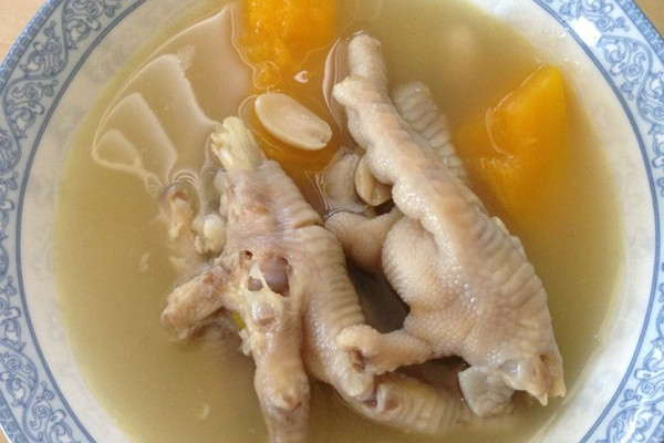 眉豆花生木瓜煲鸡脚