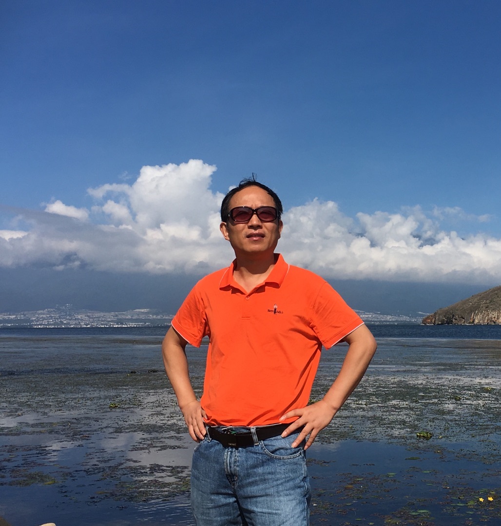 拍照技巧教程男生旅游图片(男生旅游拍照技巧怎么摆姿势)