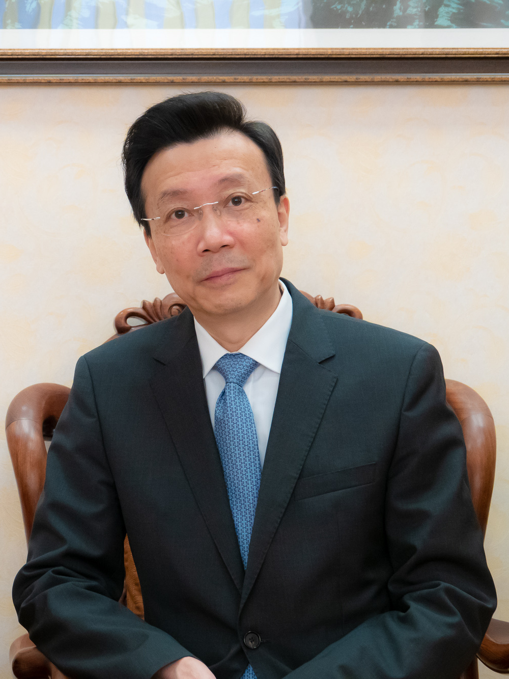 中华人民共和国 a target="_blank" href="/item/外交官/701599" data