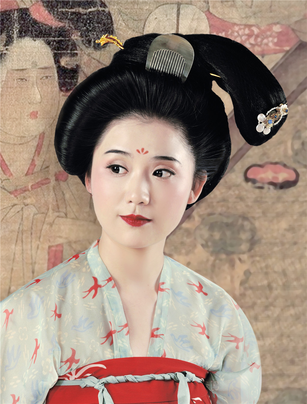  p data-id="gnywsjr3z2">堕马髻是始于汉代的一种发髻形式,据《五行