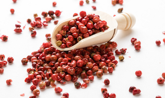  p data-id="gnbk8dizvm">红胡椒是巴西胡椒树的果实.