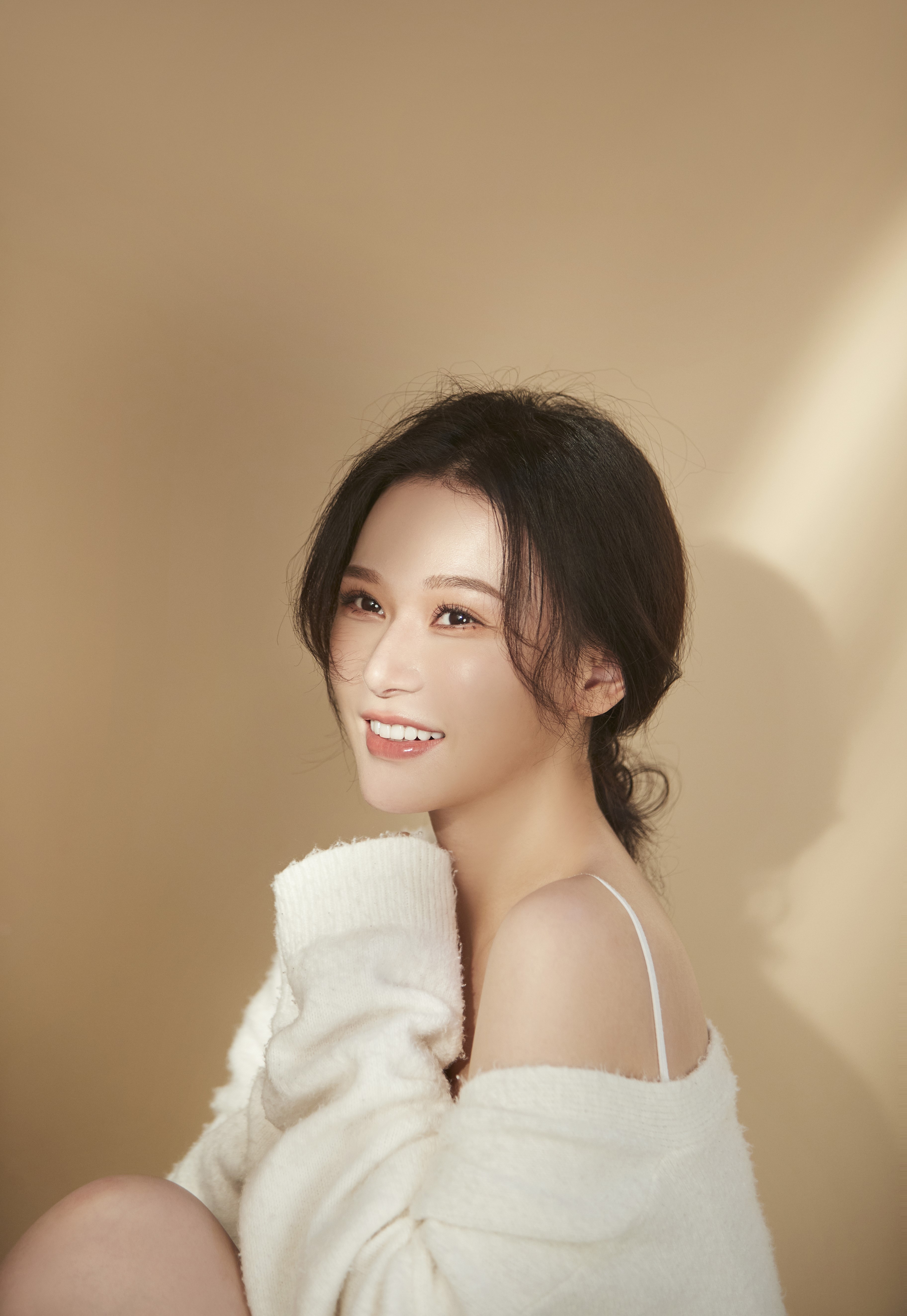 obsk2as">何雨桐,1993年10月14日出生于广东广州,中国内地影视女演员