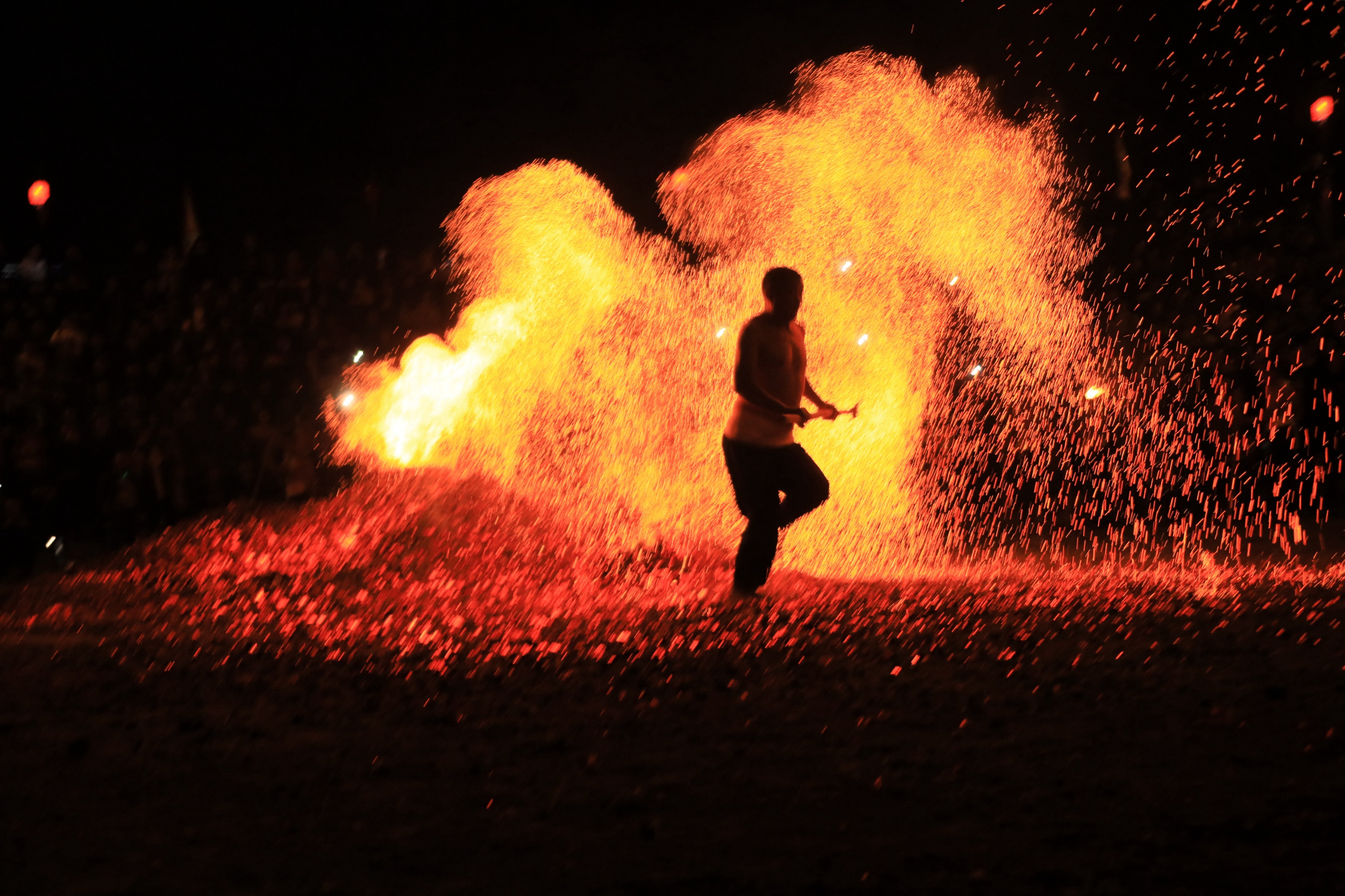  p>炼火,浙江省金华市磐安县传统民俗,国家级非物质文化遗产之一.