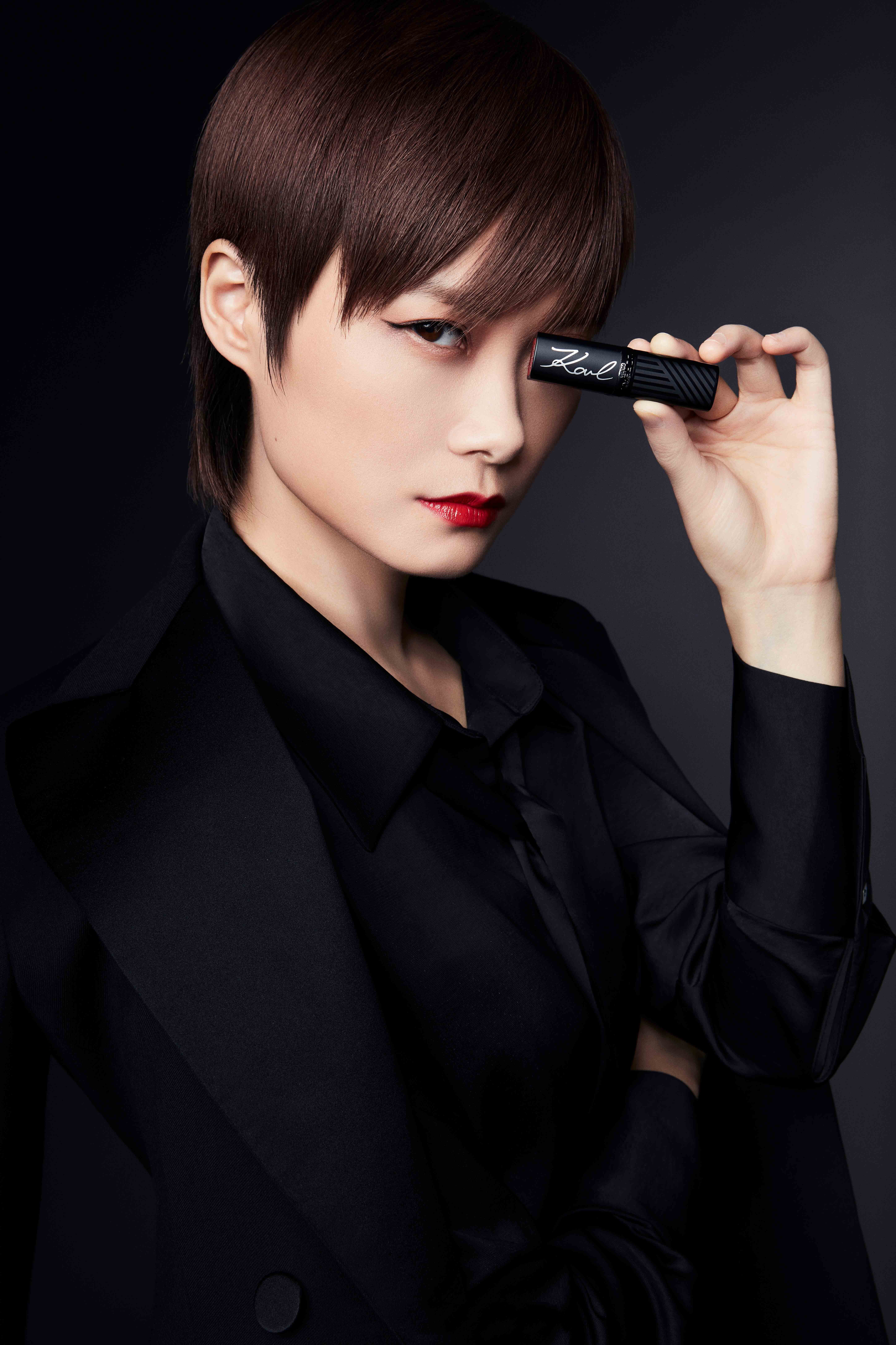  p>李宇春(chris lee),1984年3月10日出生于成都,中国流行女歌手,演员