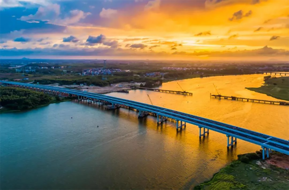吴川—湛江高速公路(wuchuan╟zhanjiang expressway),简称"吴湛高速"