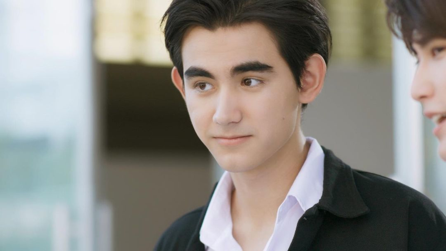  p>萨塔布·莱德克(drake),2000年10月1日出生于泰国清迈,泰国男演员 