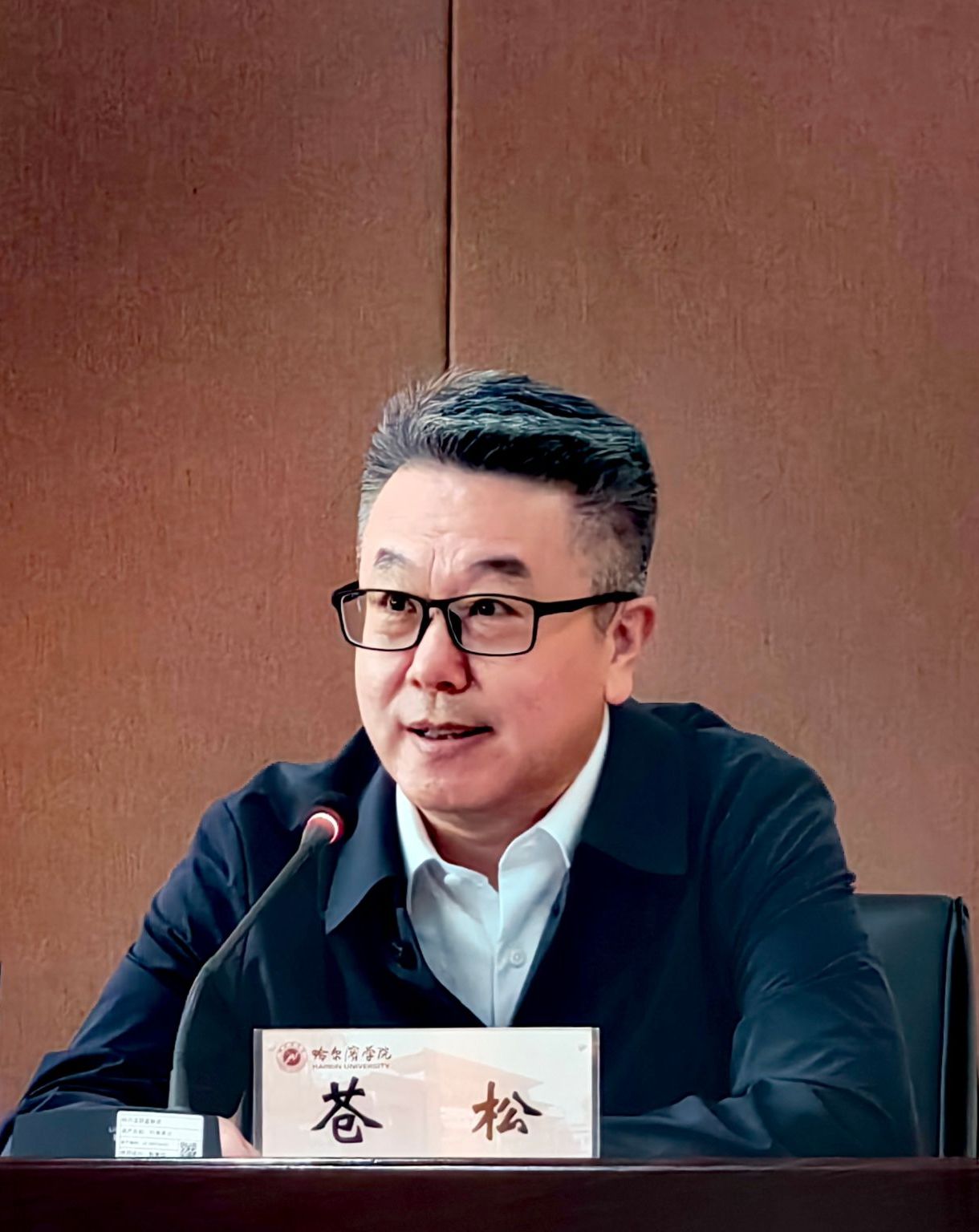  /p> p data-id="gnb6czj6ax">现任黑龙江省哈尔滨市委常委,秘书长.