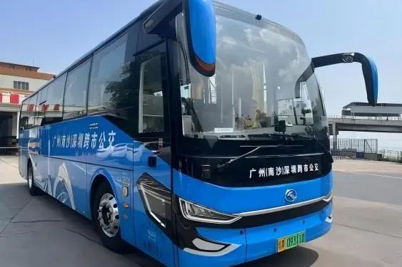深圳市的公交线路,于深中通道万顷沙支线开通当日同步开行,该条跨市